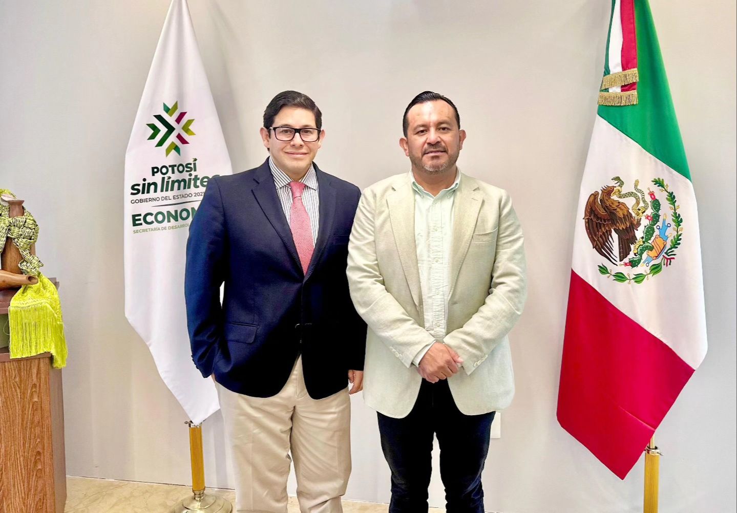 
    
        Reunión con su homólogo de Zacatecas Dr. Jorge Miranda Castro
    
    