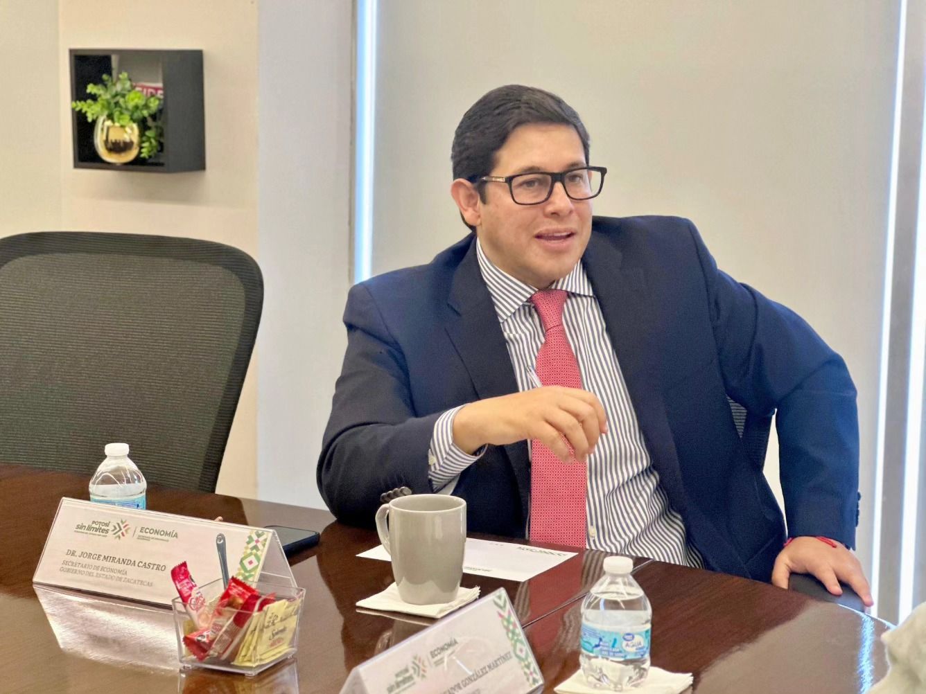 
    
        Reunión con su homólogo de Zacatecas Dr. Jorge Miranda Castro
    
    