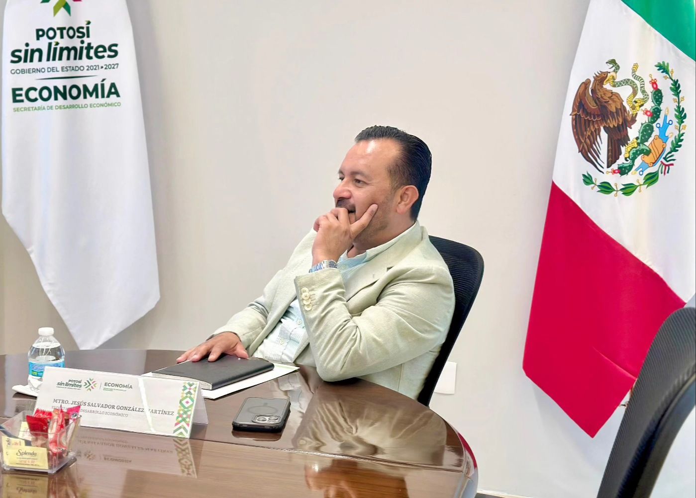 
    
        Reunión con su homólogo de Zacatecas Dr. Jorge Miranda Castro
    
    